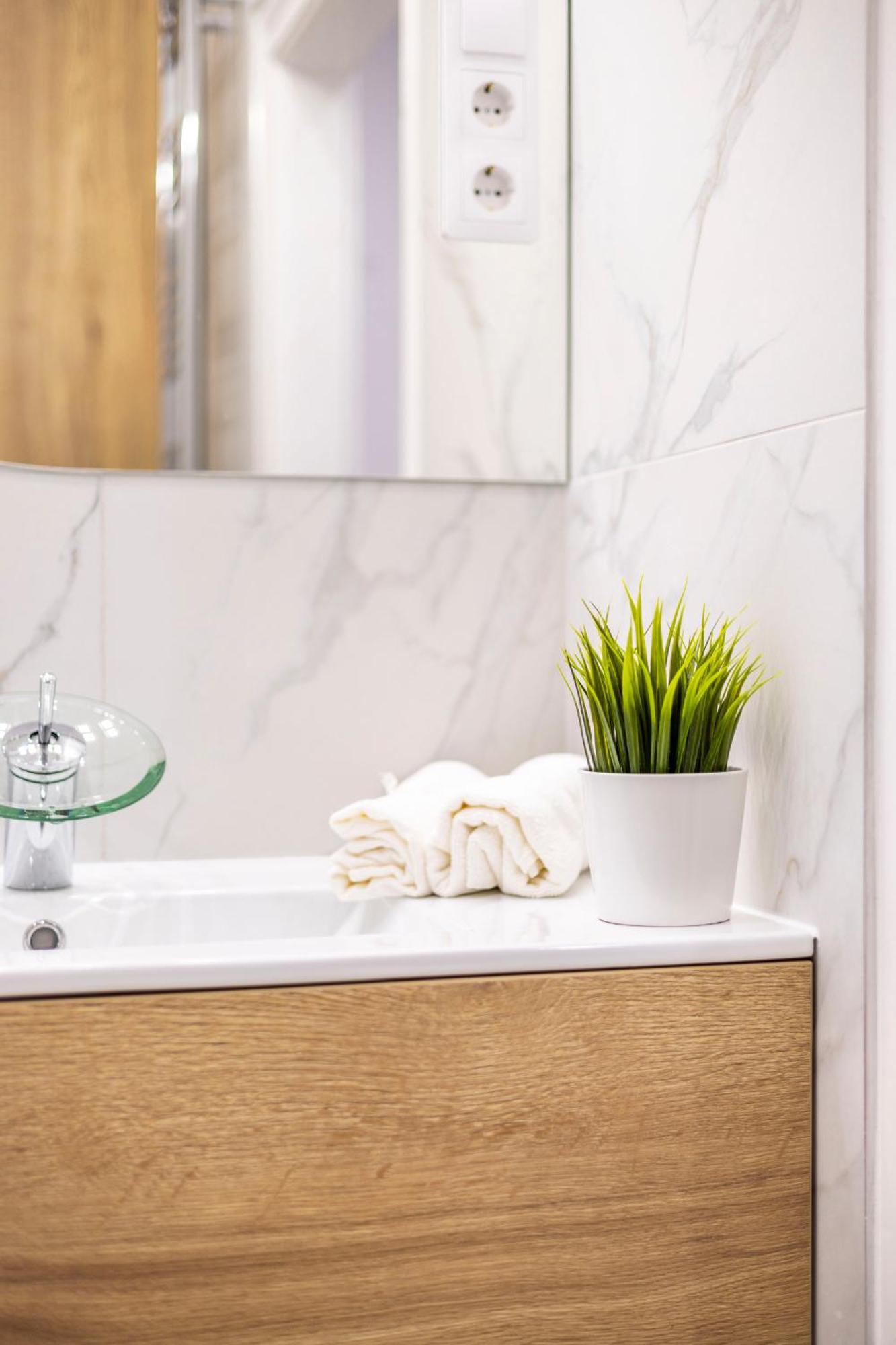 Luxurious Central 4Bedrm 3Bathrm Residence W/ Balcony Budapest Exteriör bild