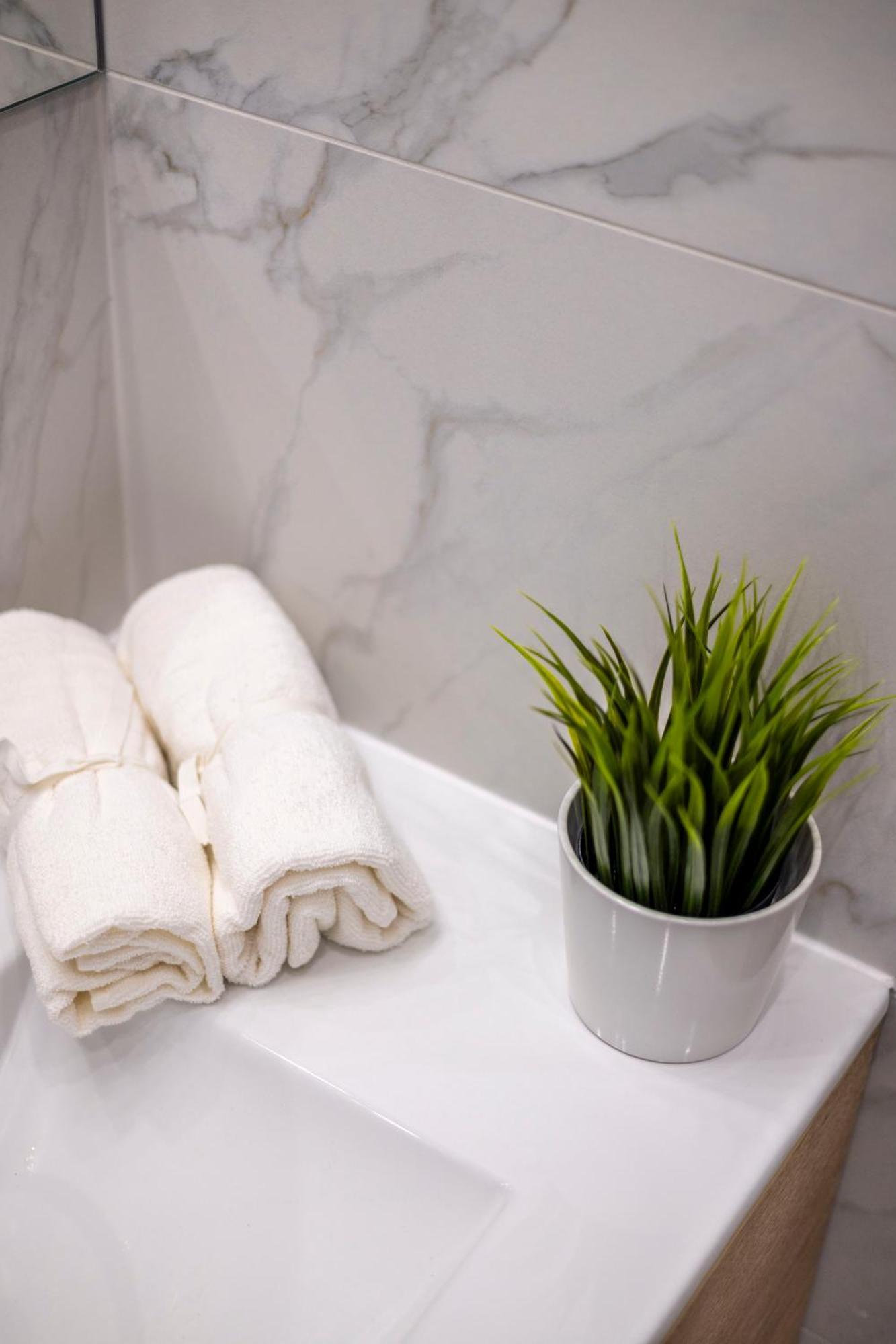 Luxurious Central 4Bedrm 3Bathrm Residence W/ Balcony Budapest Exteriör bild