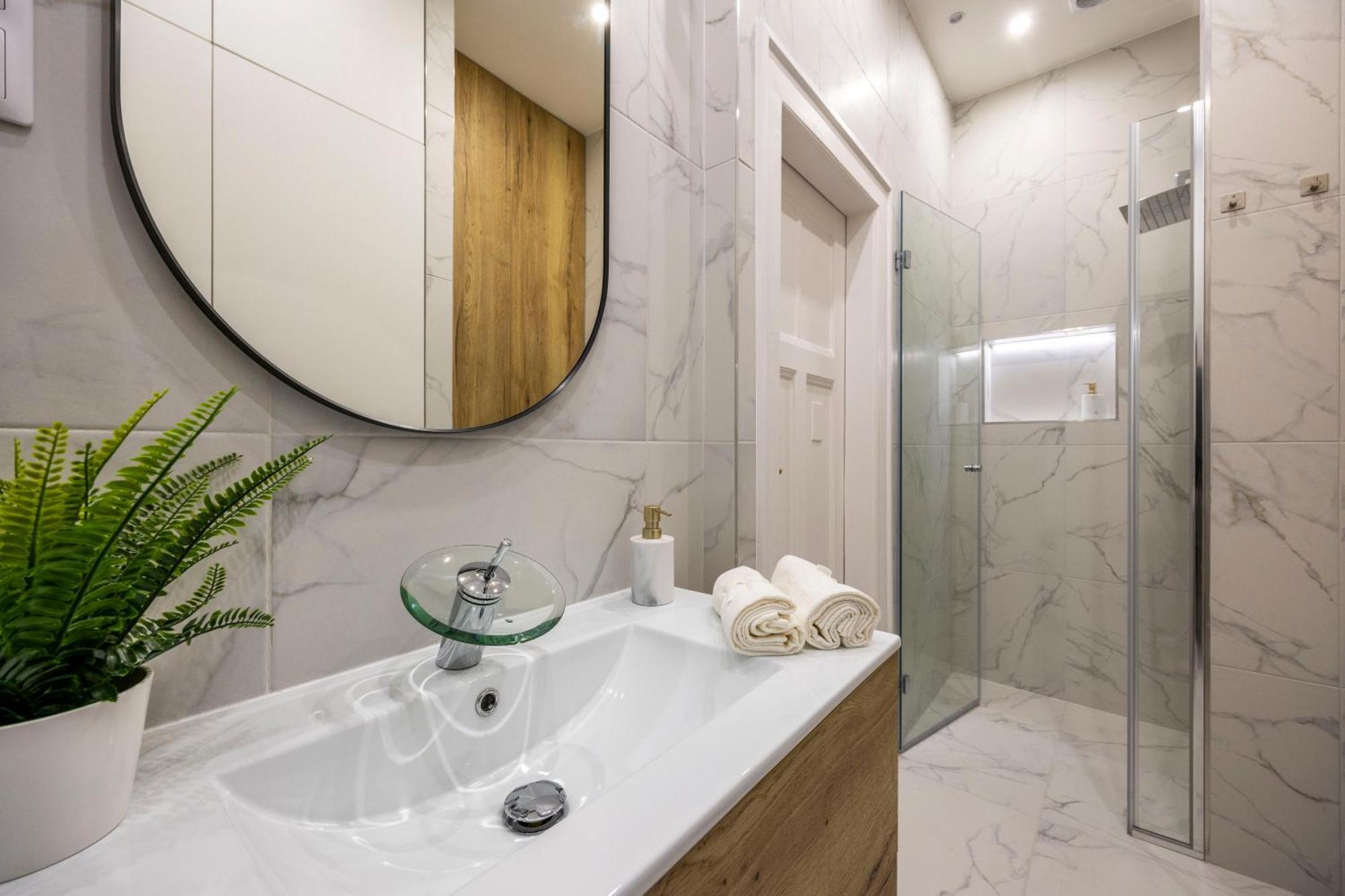 Luxurious Central 4Bedrm 3Bathrm Residence W/ Balcony Budapest Exteriör bild