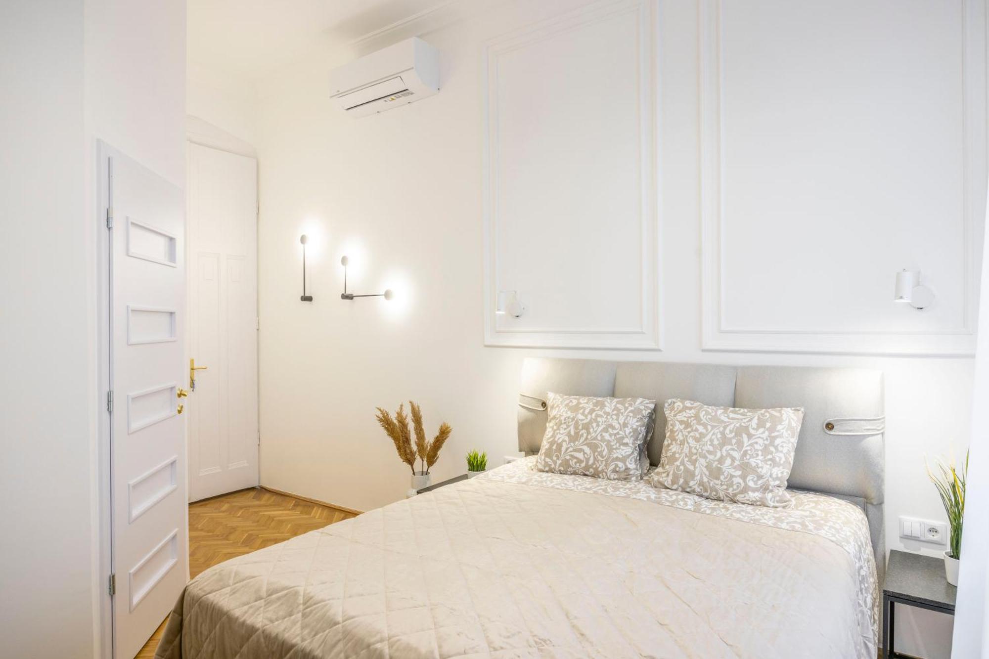 Luxurious Central 4Bedrm 3Bathrm Residence W/ Balcony Budapest Exteriör bild