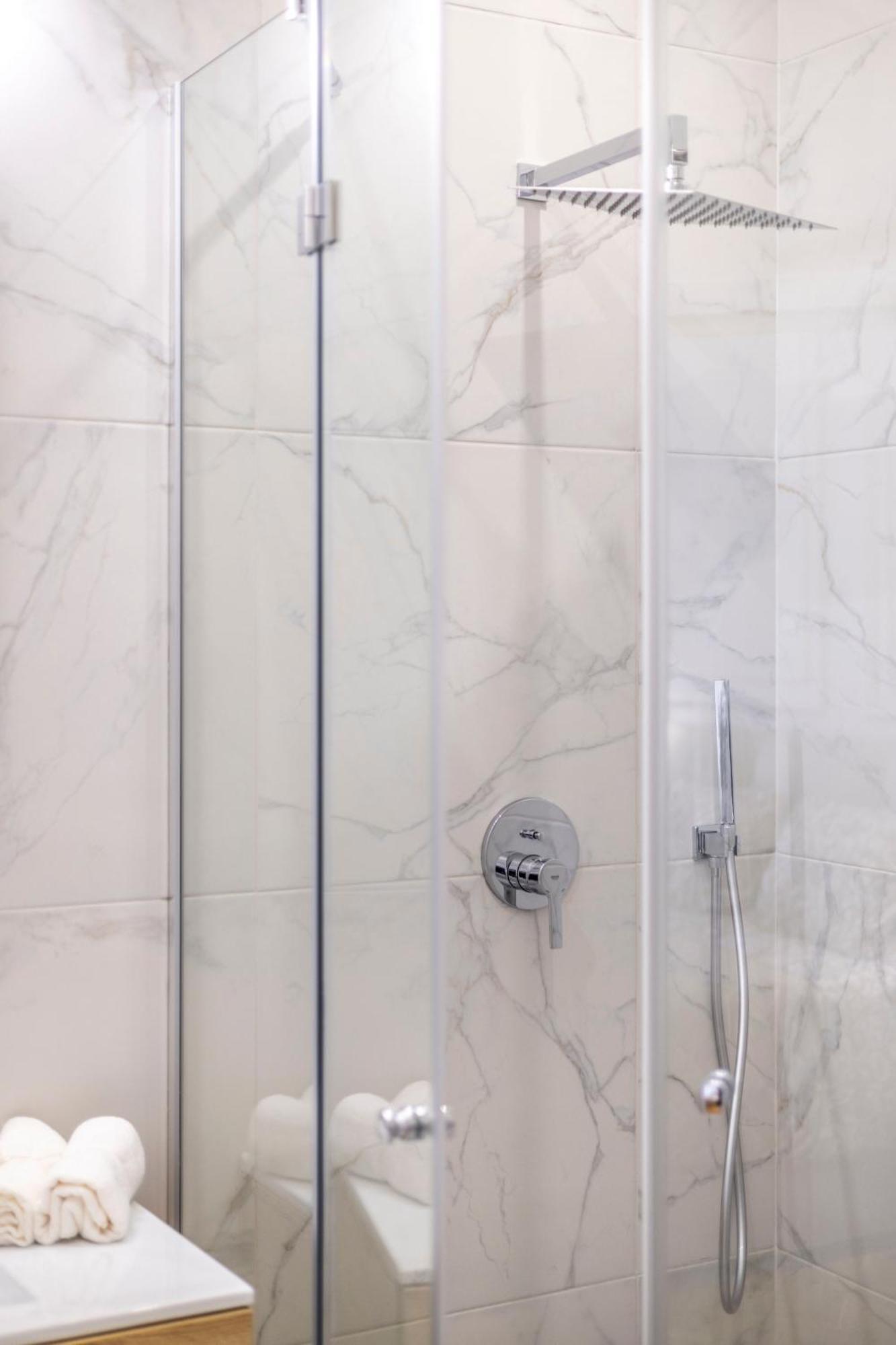 Luxurious Central 4Bedrm 3Bathrm Residence W/ Balcony Budapest Exteriör bild