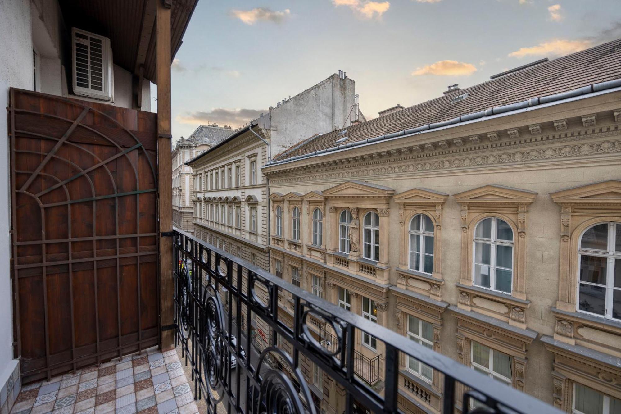 Luxurious Central 4Bedrm 3Bathrm Residence W/ Balcony Budapest Exteriör bild