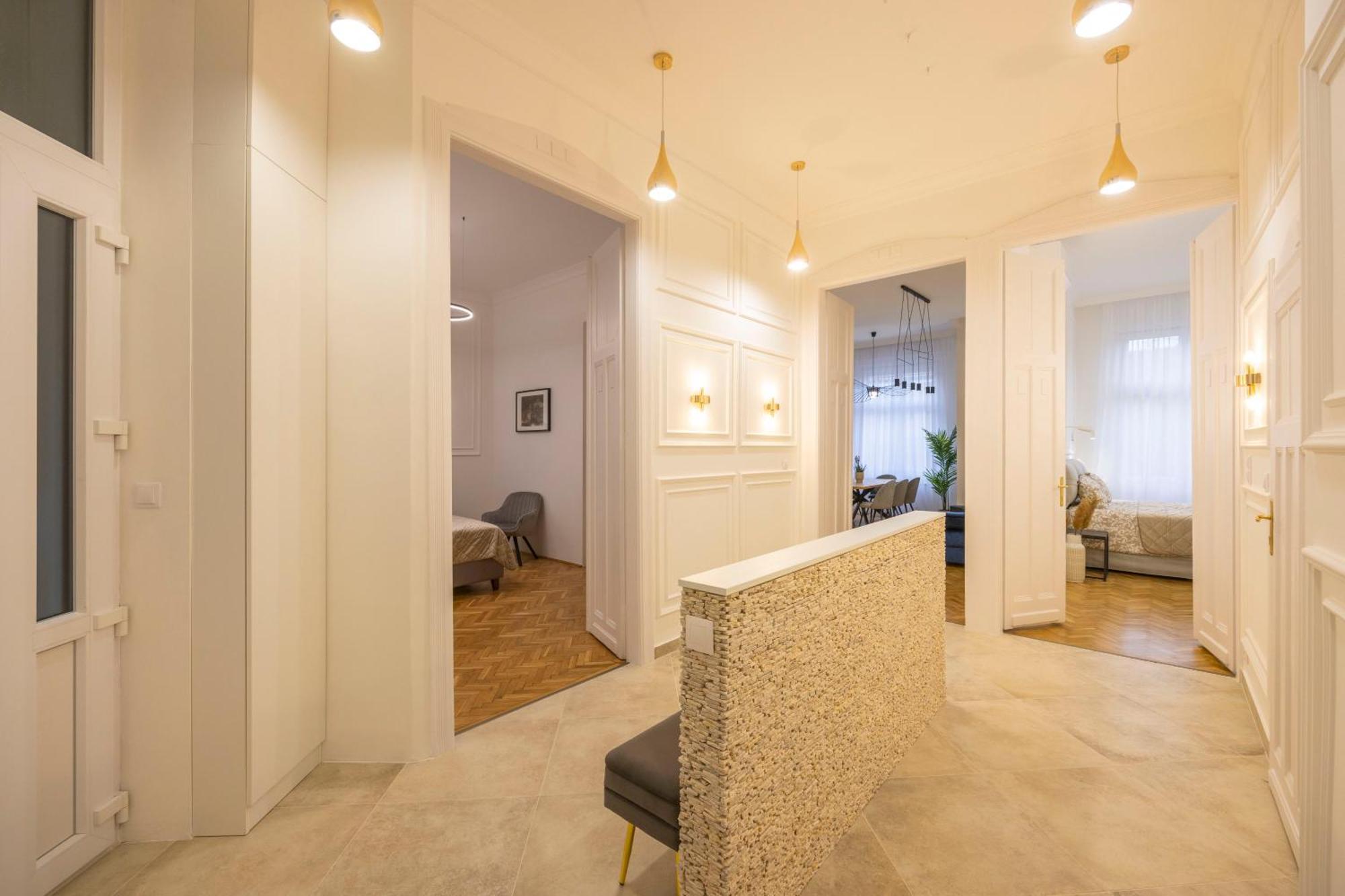 Luxurious Central 4Bedrm 3Bathrm Residence W/ Balcony Budapest Exteriör bild